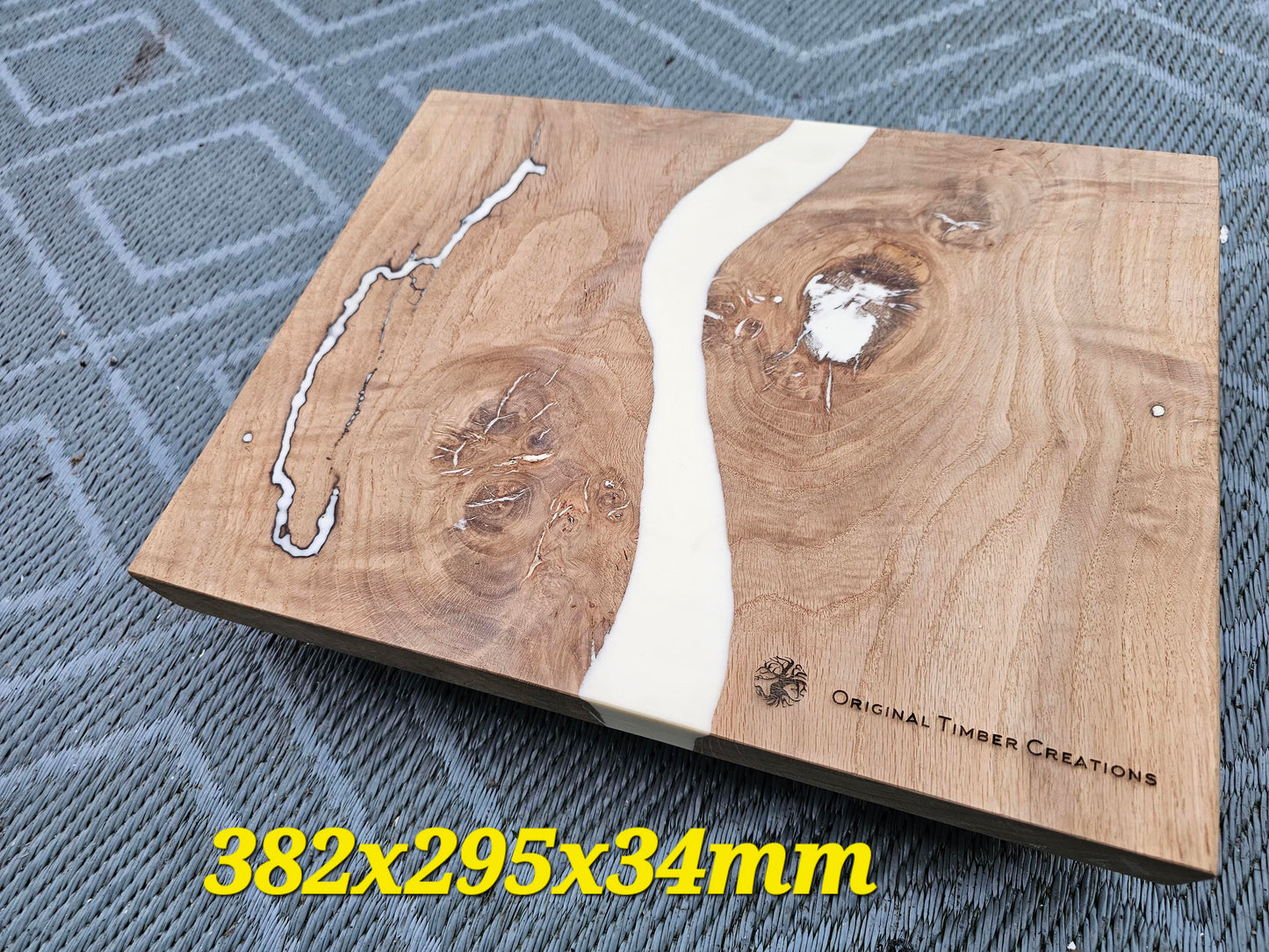 chopping board Oak Resin River – Handmade White Inlay 382x295mm