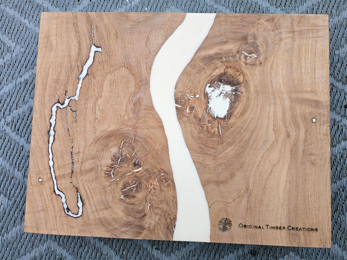chopping board Oak Resin River – Handmade White Inlay 382x295mm
