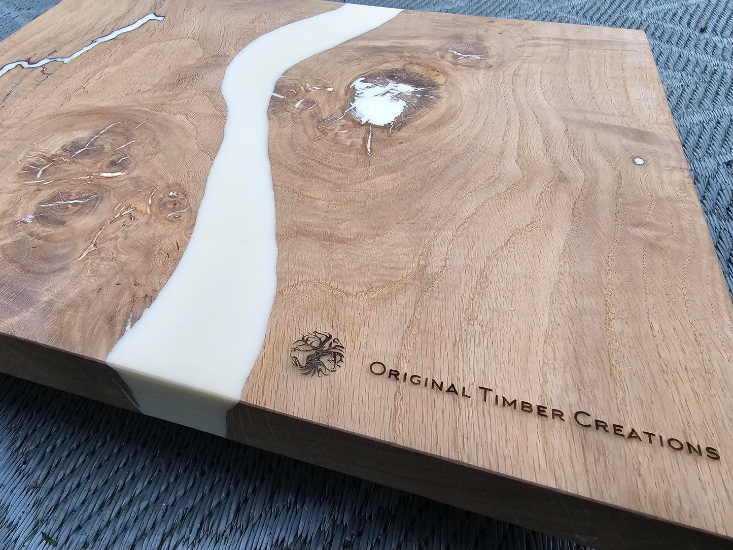 chopping board Oak Resin River – Handmade White Inlay 382x295mm