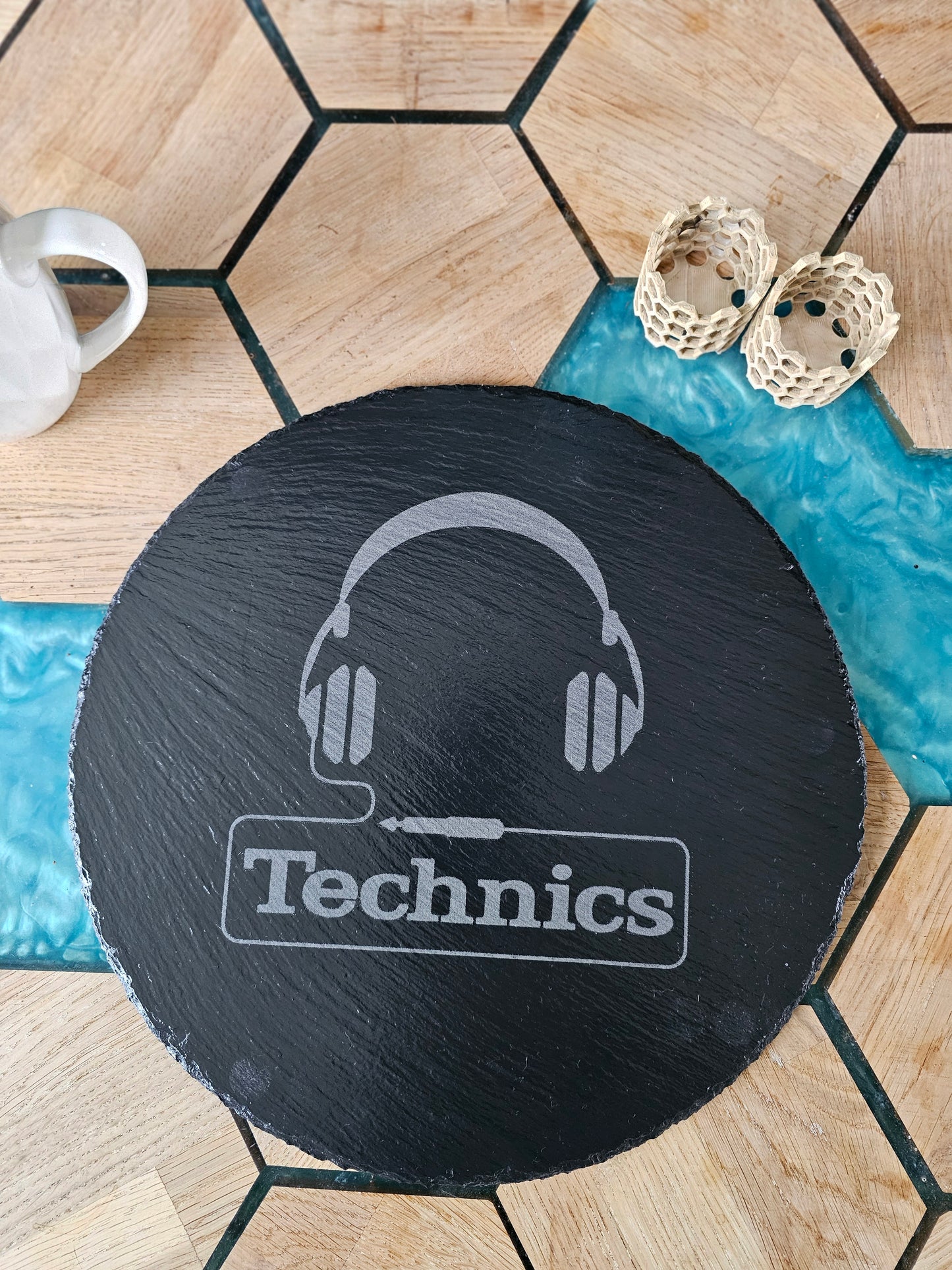slate sign Technics – 300mm Round Wall Plaque Laser Engraved DJ Gift