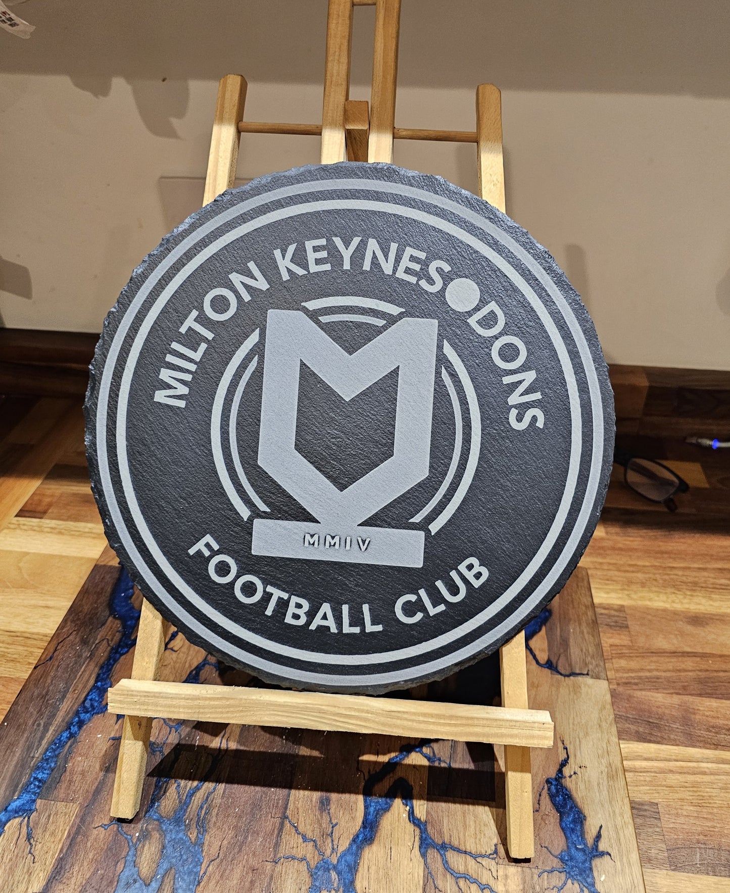 slate Milton Keynes Dons Slate Plaque – 30cm Round – MK Dons Football