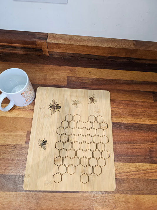 Chopping Board – Bee & Honeycomb Engraved Design