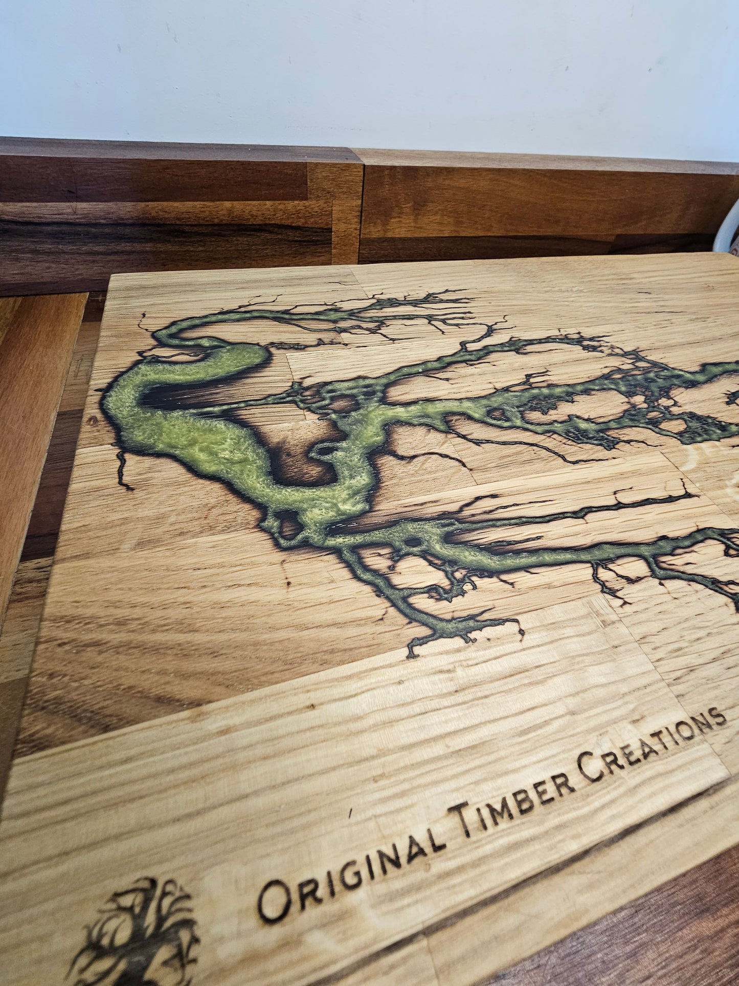 Chopping Board – Green Resin Fractal Burn 400 × 250 × 38mm
