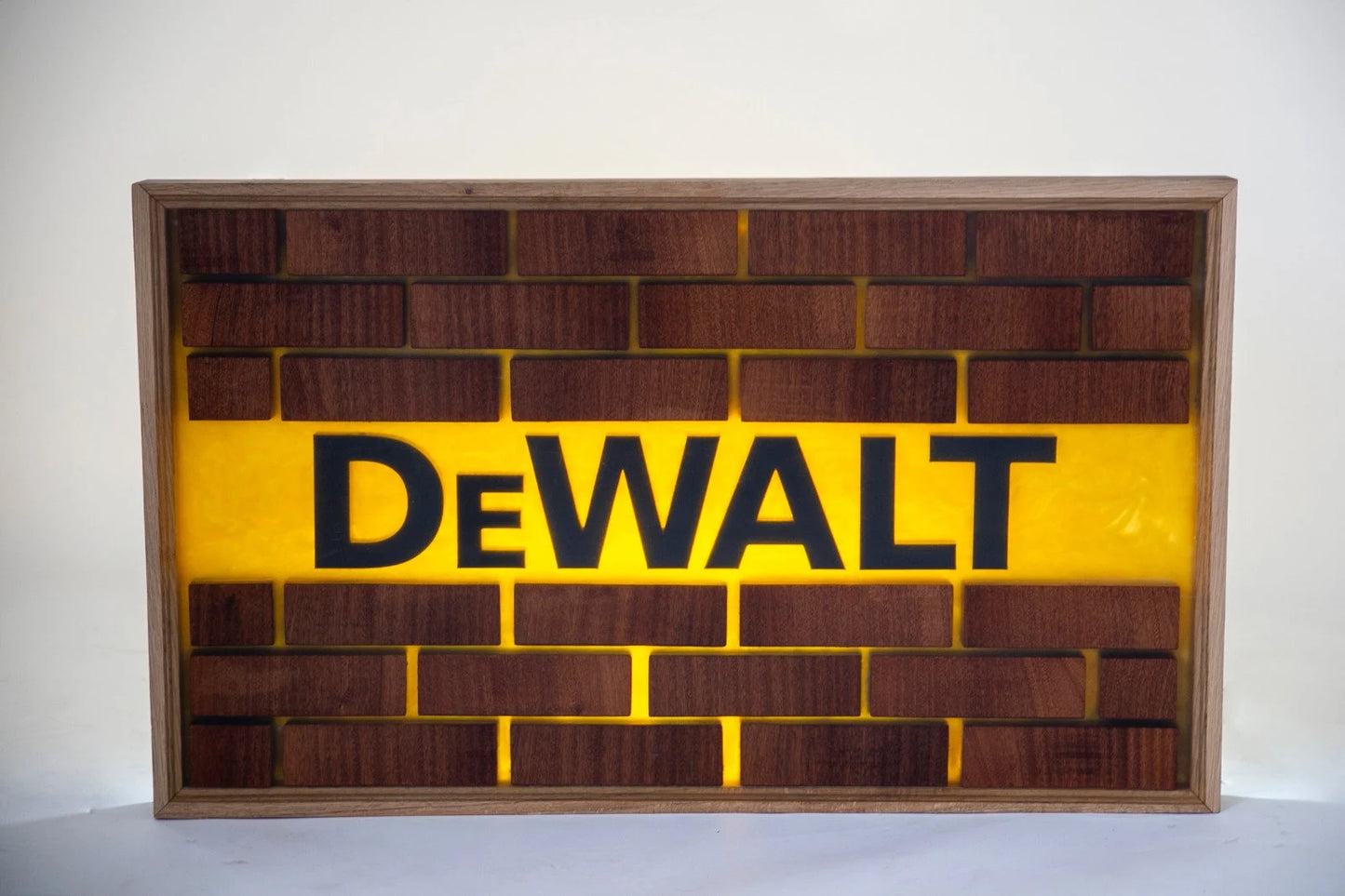 table DeWALT Resin Coffee Table – Handmade Oak & Sapele Epoxy Table