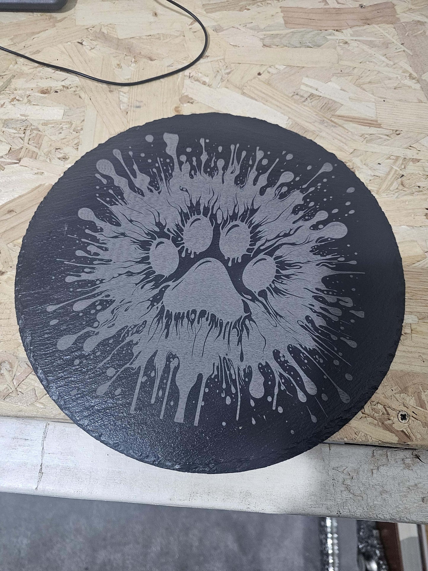 slate Paw Print Splash Engraved | Round Pet Memorial Plaque