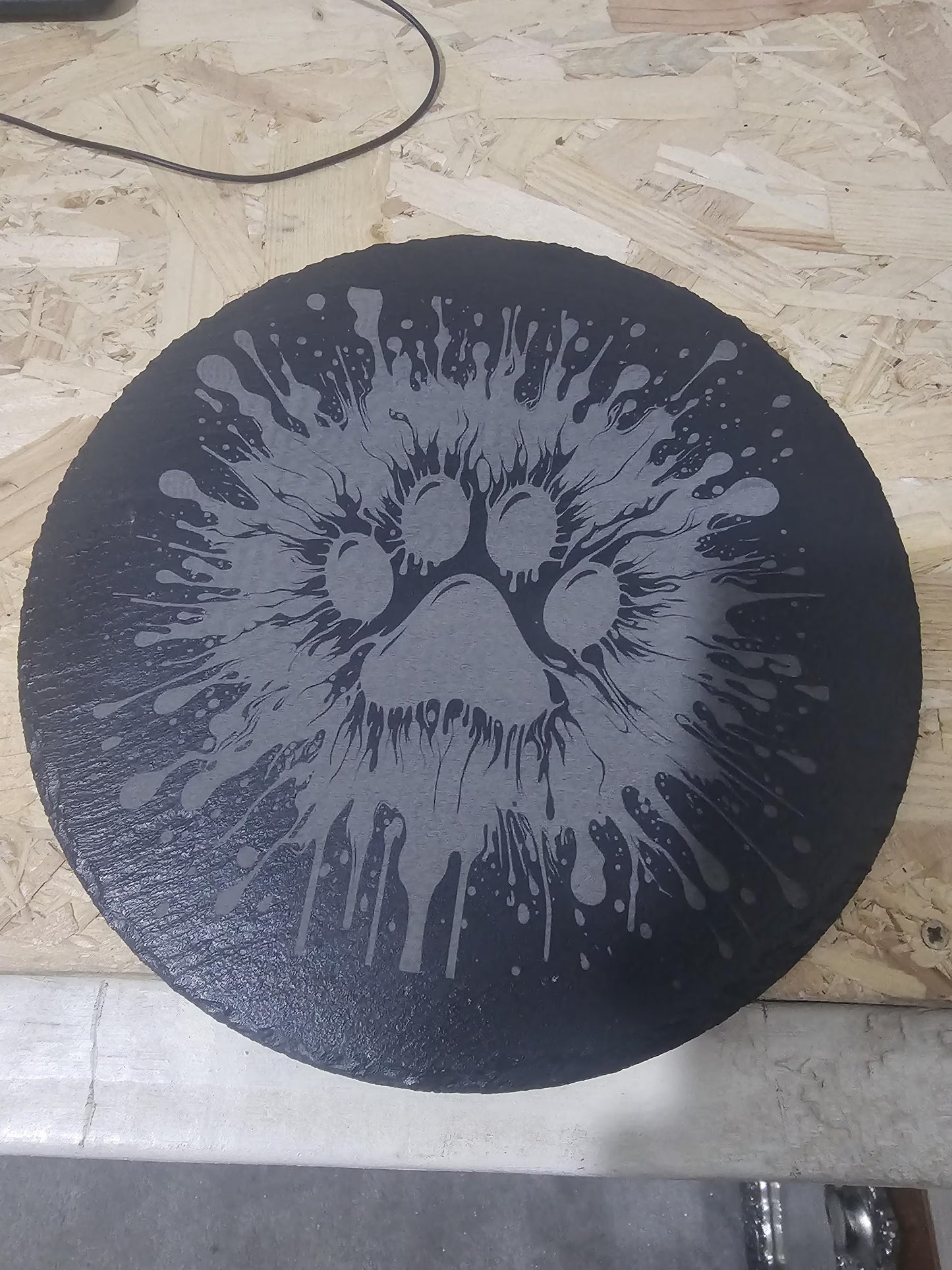 slate Paw Print Splash Engraved | Round Pet Memorial Plaque