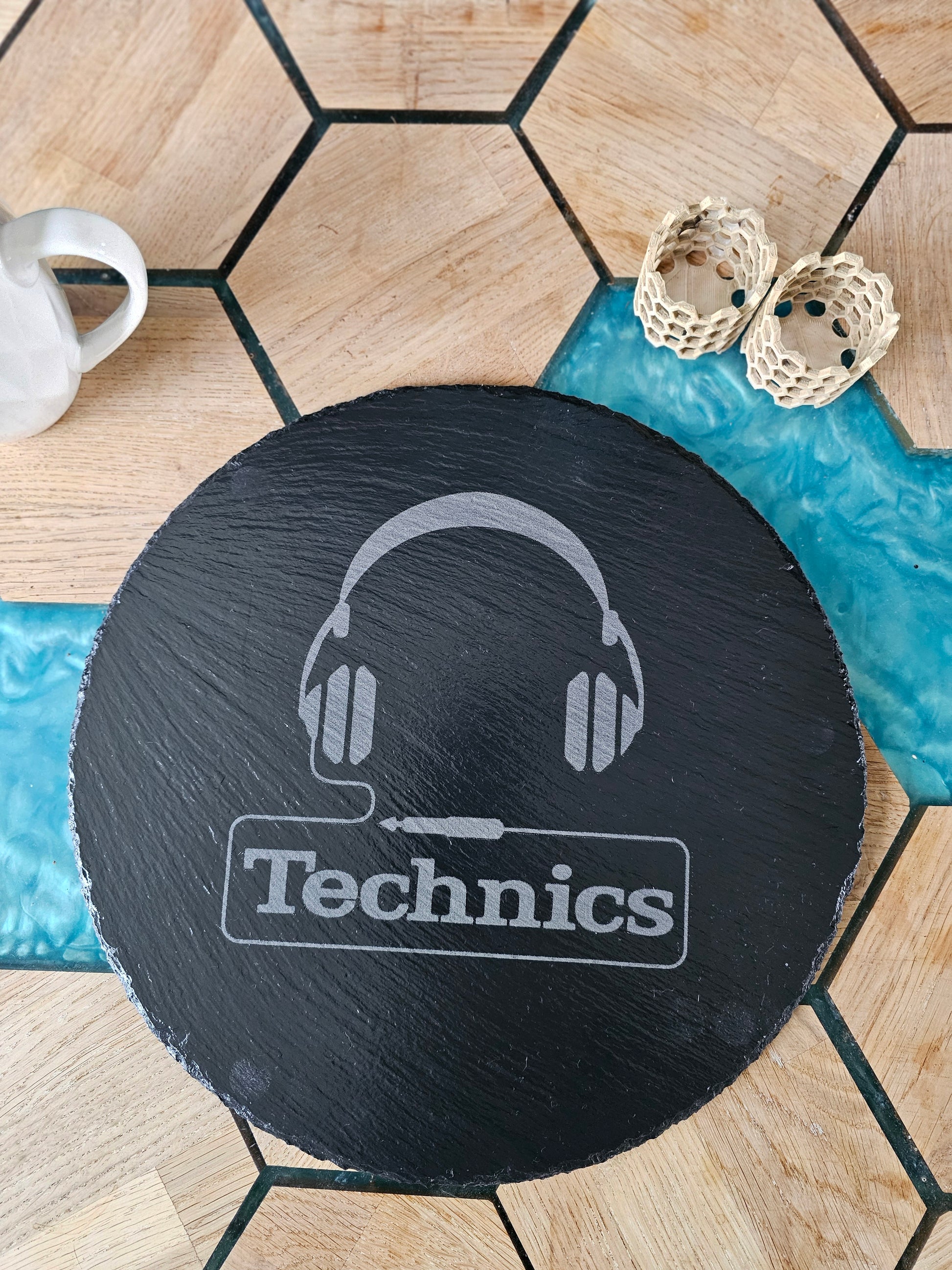 slate sign Technics – 300mm Round Wall Plaque Laser Engraved DJ Gift