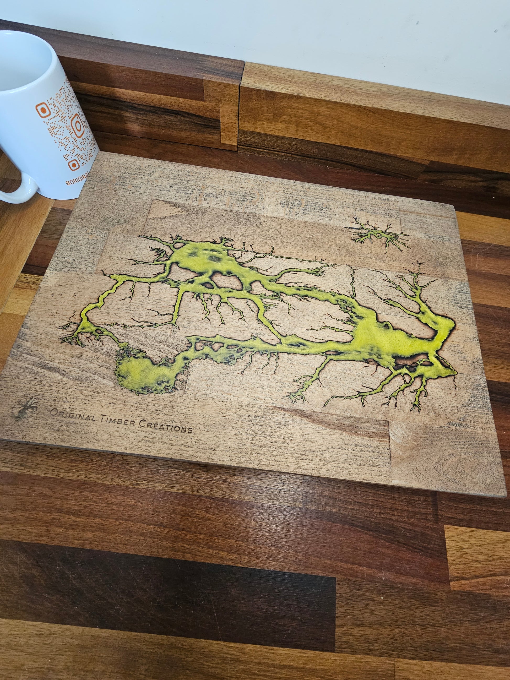 Chopping Board – Yellow Green Resin Fractal Burn 350 × 260 × 38mm