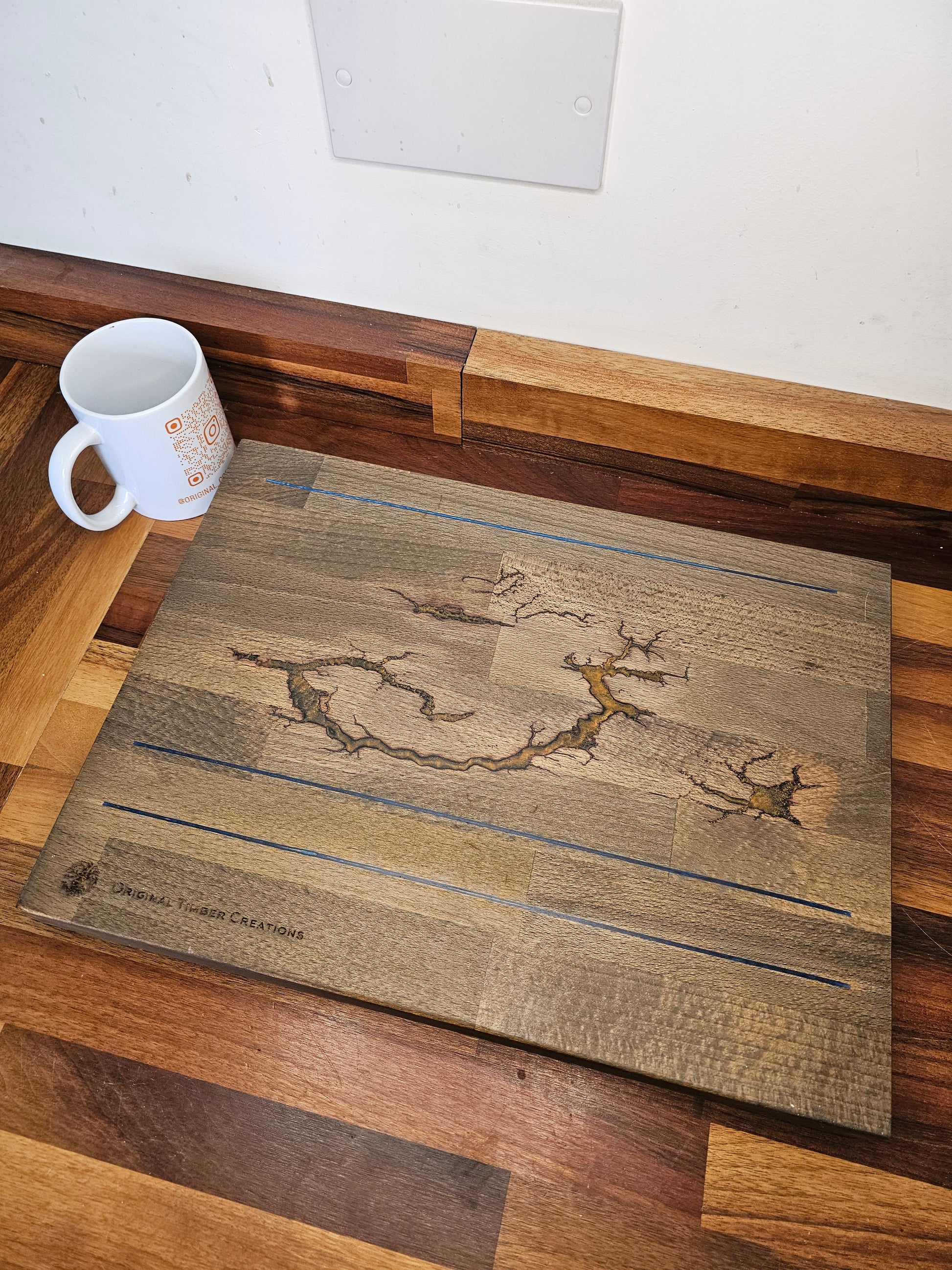 Chopping Board – Resin Groove & Fractal Burn 400 × 295 × 38mm