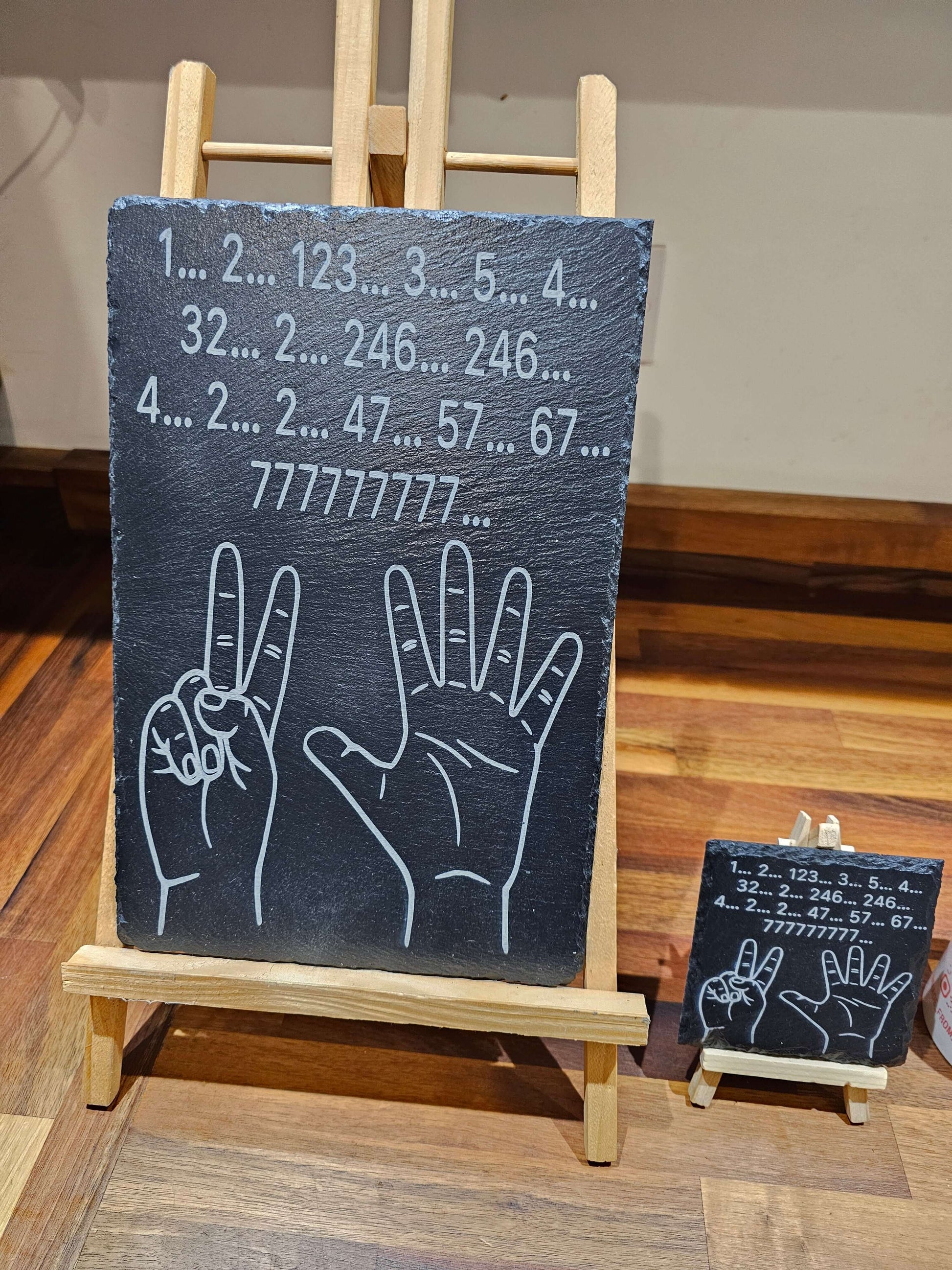 Slate Plaque Friends Finger Counting – Iconic TV Moment Wall Art